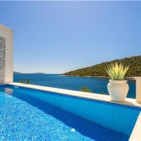 6 Bedroom Waterfront Villa with Pool in Uvala Ljubljeva near Trogir, Sleeps 12-13
